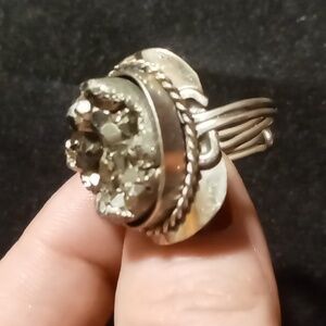 Intricate Silver Ring with Leaf Motif and Sparkling Stones